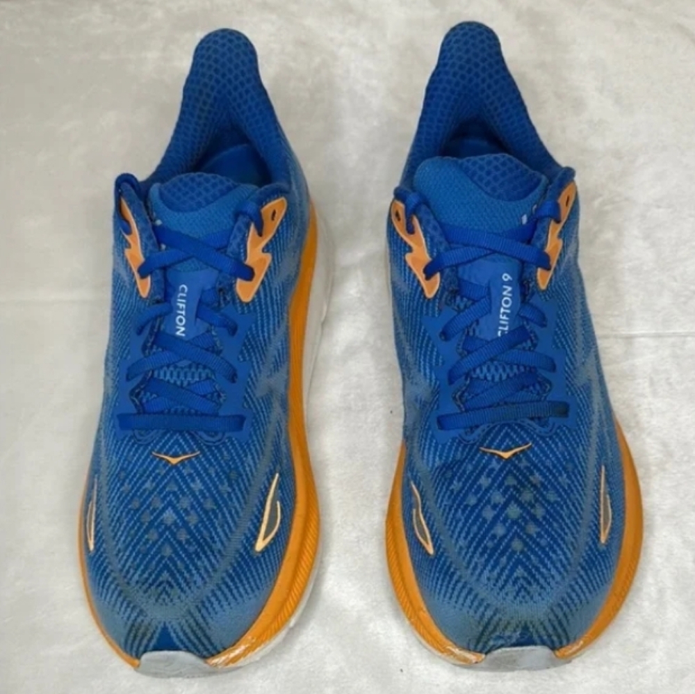 Mens sports shoes